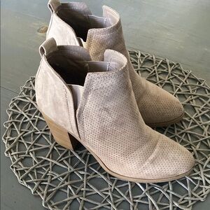 Universal Thread Tan Ankle Booties with Perforated Design